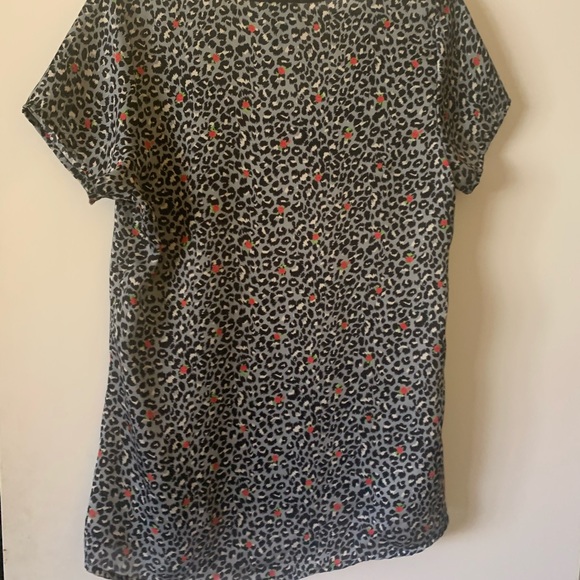 🌹4/$30 Cute printed top/blouse - Picture 3 of 4